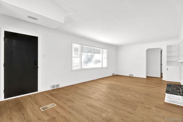 2580 Walnut Lake Road, West Bloomfield Charter Township, MI 48323