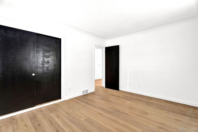 2580 Walnut Lake Road, West Bloomfield Charter Township, MI 48323