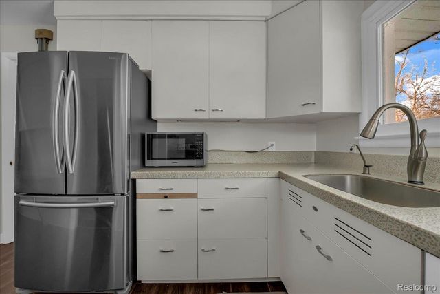 62 Barrington Road, Bloomfield Hills, MI 48302