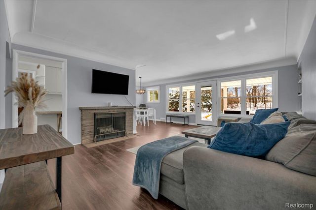 62 Barrington Road, Bloomfield Hills, MI 48302