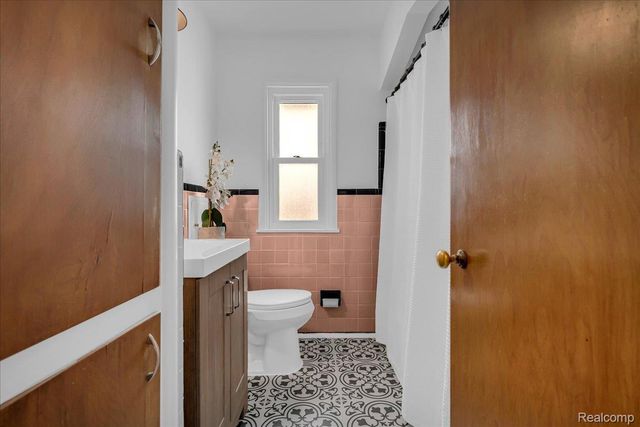 62 Barrington Road, Bloomfield Hills, MI 48302