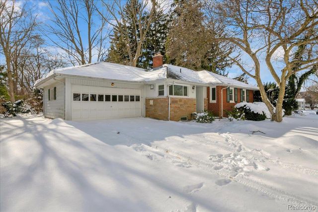 62 Barrington Road, Bloomfield Hills, MI 48302