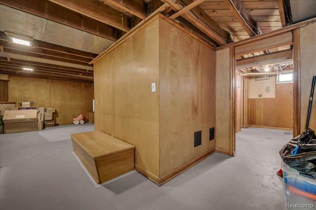 62 Barrington Road, Bloomfield Hills, MI 48302