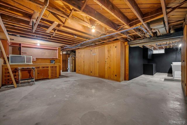 62 Barrington Road, Bloomfield Hills, MI 48302