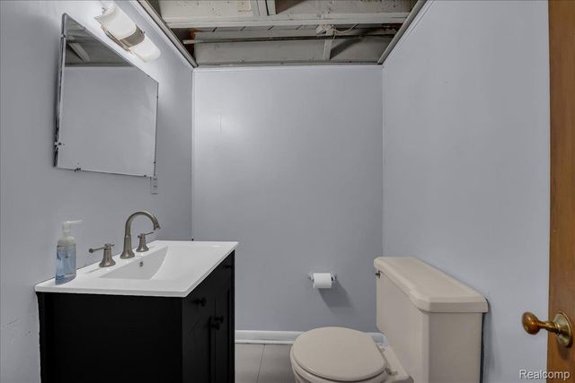 62 Barrington Road, Bloomfield Hills, MI 48302