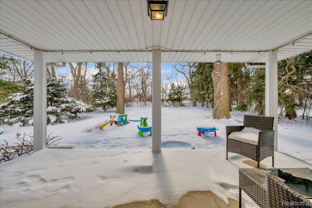 62 Barrington Road, Bloomfield Hills, MI 48302