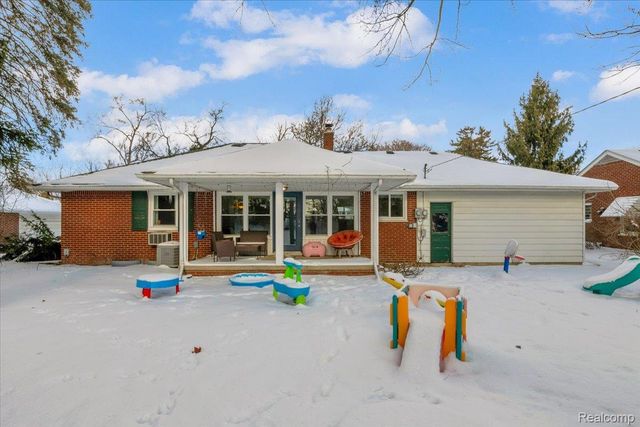 62 Barrington Road, Bloomfield Hills, MI 48302