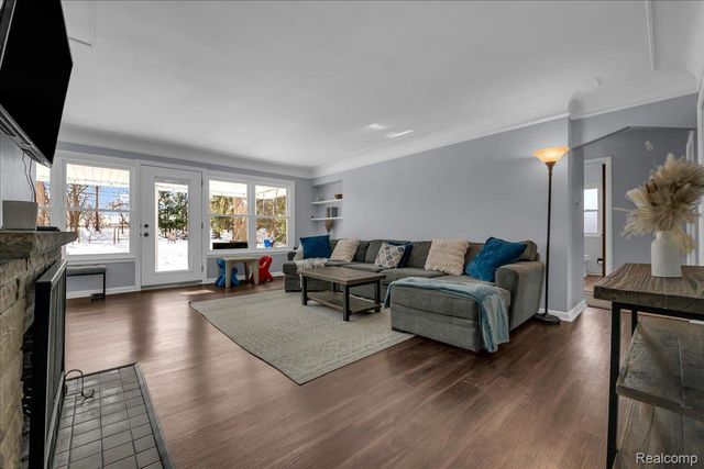 62 Barrington Road, Bloomfield Hills, MI 48302