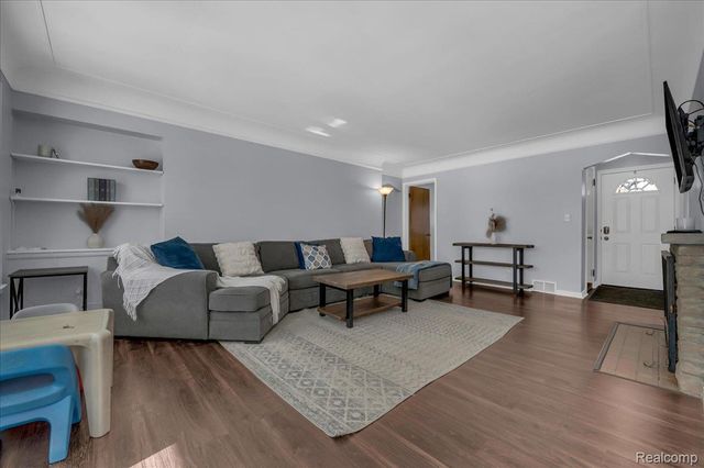 62 Barrington Road, Bloomfield Hills, MI 48302