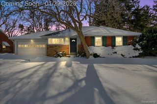 62 Barrington Road, Bloomfield Hills, MI 48302