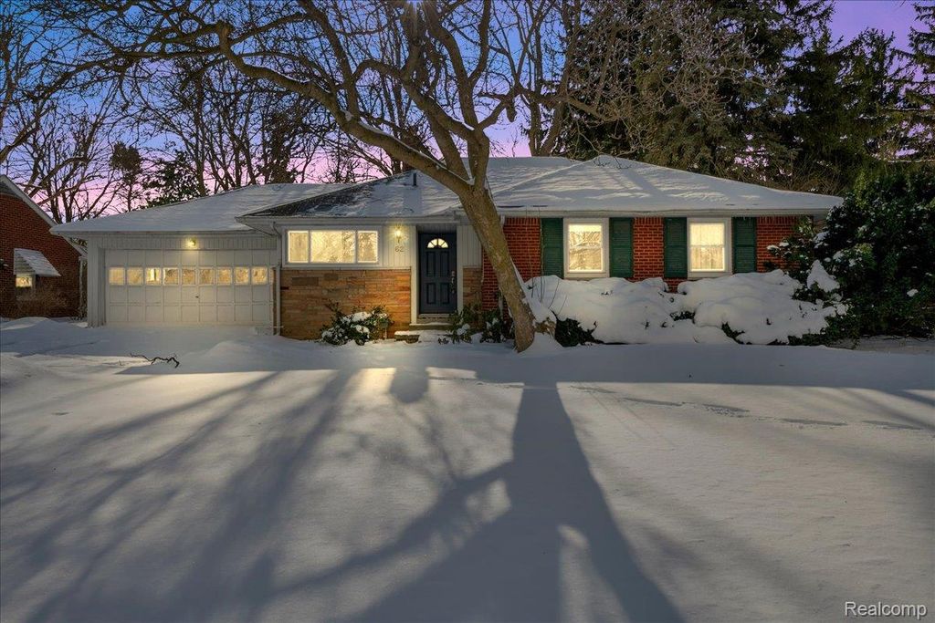 62 Barrington Road, Bloomfield Hills, MI 48302