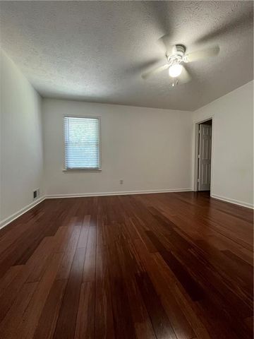 1001 Park Gate Place, Stone Mountain, GA 30083