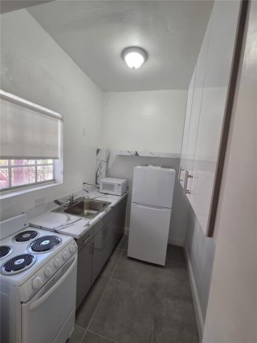 1945 NW 24th Ct 2, Miami, FL 33125