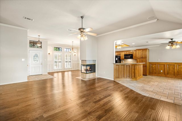 105 Casas Del Sur Street, Granbury, TX 76049
