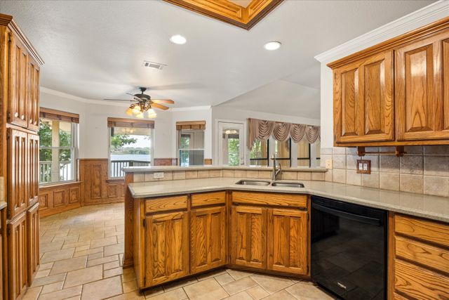 105 Casas Del Sur Street, Granbury, TX 76049