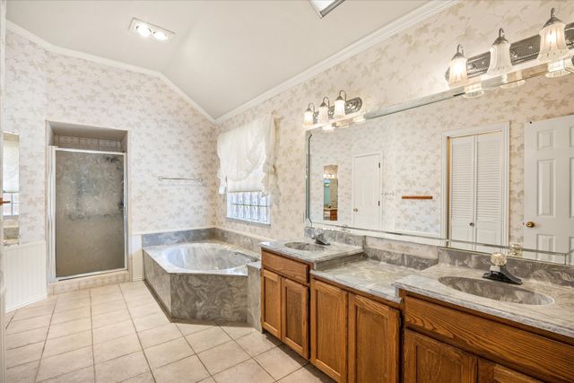 105 Casas Del Sur Street, Granbury, TX 76049