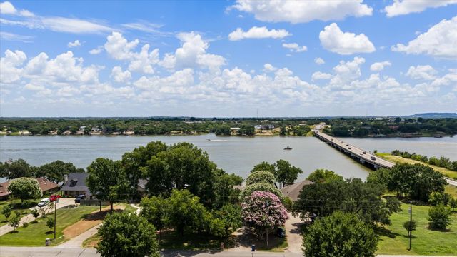 105 Casas Del Sur Street, Granbury, TX 76049