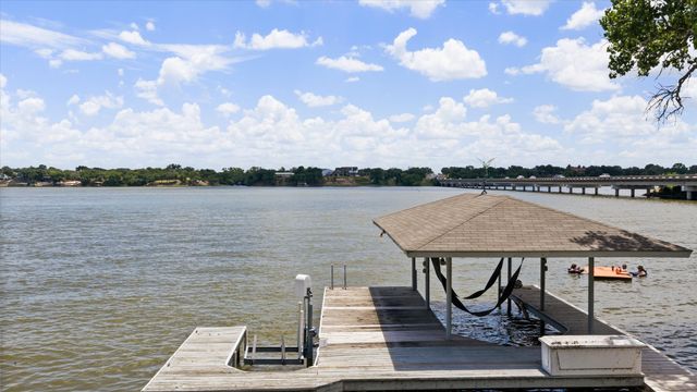 105 Casas Del Sur Street, Granbury, TX 76049