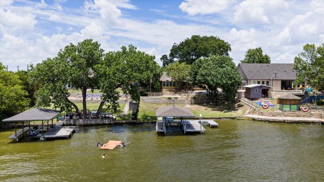 105 Casas Del Sur Street, Granbury, TX 76049