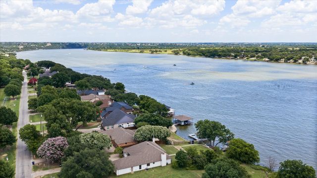105 Casas Del Sur Street, Granbury, TX 76049