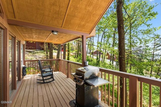 2867 Eagle Crest Way Way, Sevierville, TN 37876