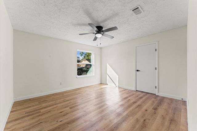 13307 N Thorntree Drive, Houston, TX 77015