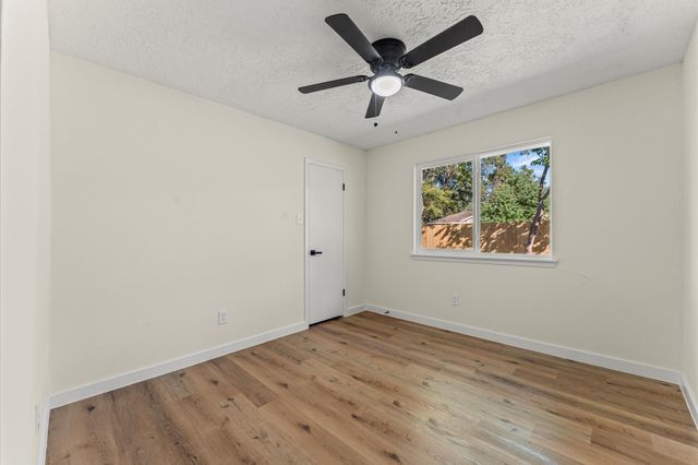 13307 N Thorntree Drive, Houston, TX 77015