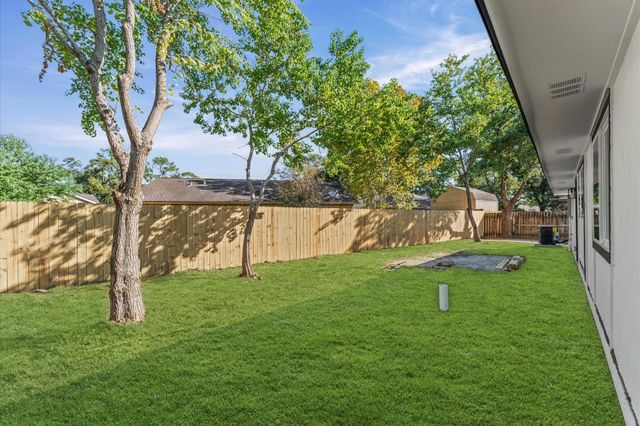 13307 N Thorntree Drive, Houston, TX 77015