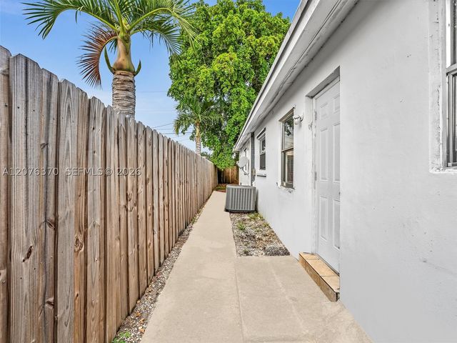2641 NW 21st St, Fort Lauderdale, FL 33311