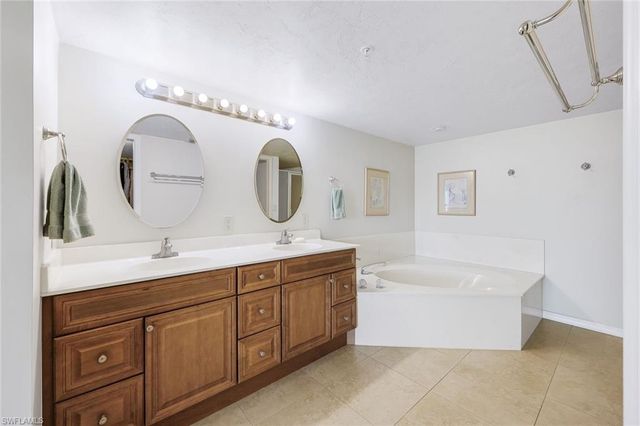 26900 Wedgewood DR # 305, Bonita Springs, FL 34134