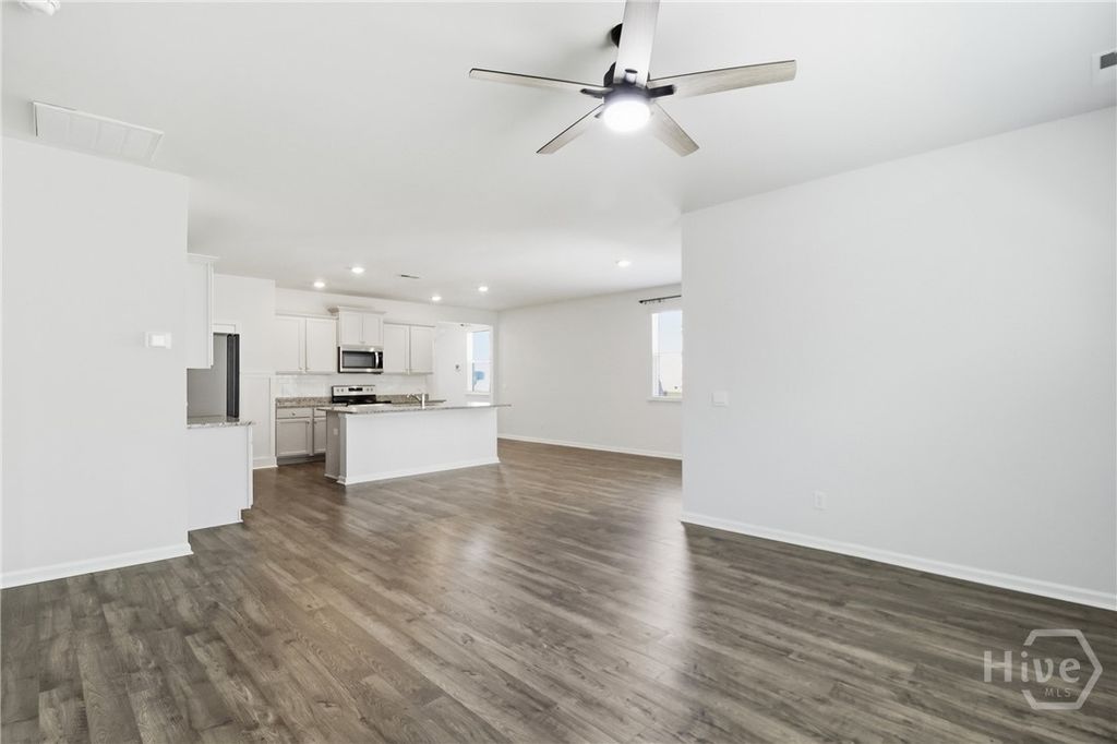 Image 17 of property listing at 41 Gypsea Lane, Richmond Hill, GA 31324