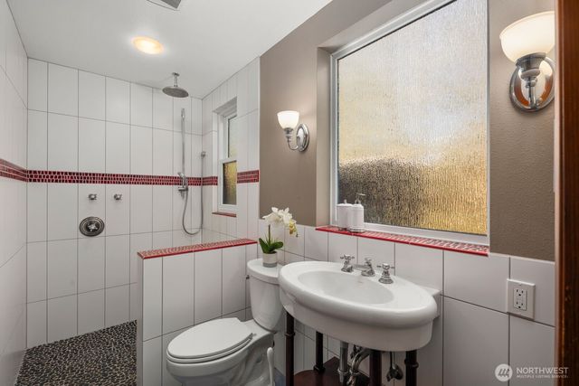 23208 107th Avenue SW, Vashon, WA 98070