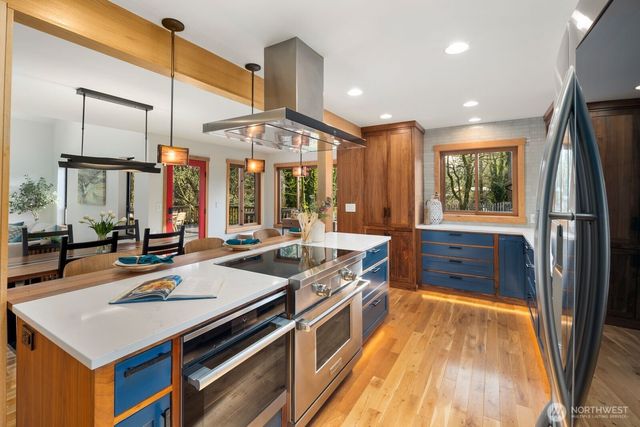 23208 107th Avenue SW, Vashon, WA 98070