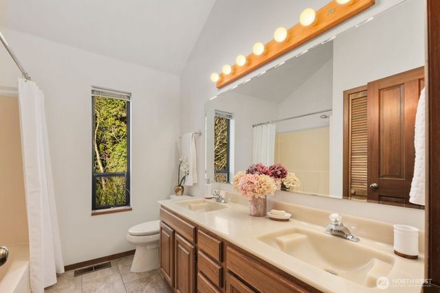 23208 107th Avenue SW, Vashon, WA 98070