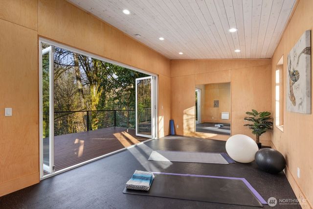 23208 107th Avenue SW, Vashon, WA 98070