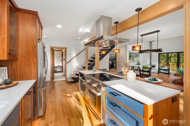 23208 107th Avenue SW, Vashon, WA 98070