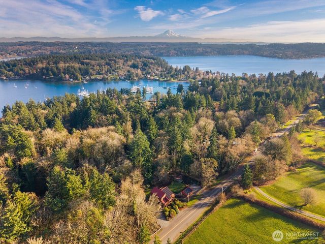 23208 107th Avenue SW, Vashon, WA 98070