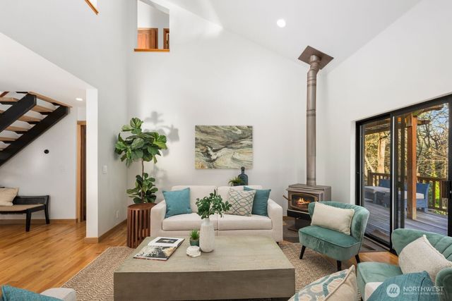 23208 107th Avenue SW, Vashon, WA 98070