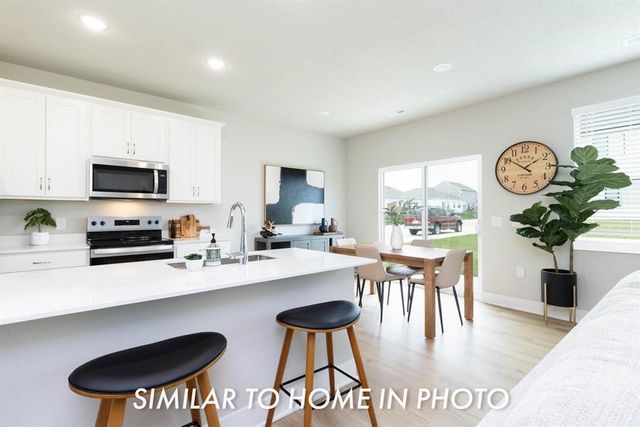 6921 Poppy Court, Johnston, IA 50131