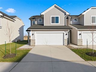 6921 Poppy Court, Johnston, IA 50131
