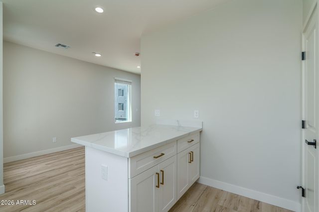 2601 E CLARENDON Avenue 14, Phoenix, AZ 85016
