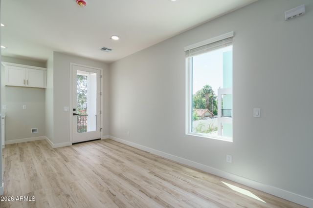 2601 E CLARENDON Avenue 14, Phoenix, AZ 85016