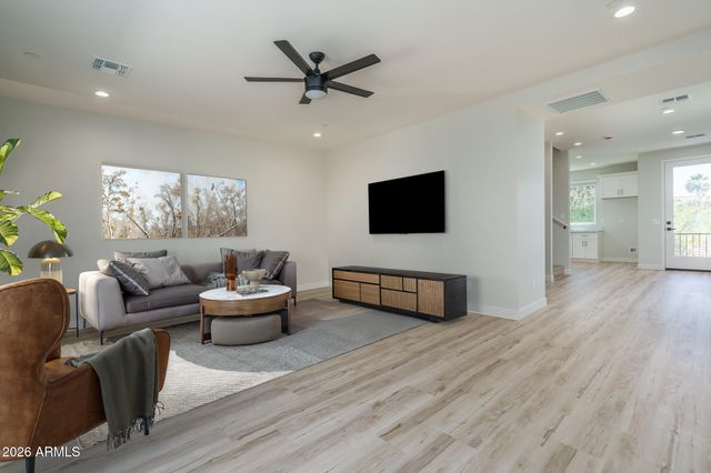 2601 E CLARENDON Avenue 14, Phoenix, AZ 85016