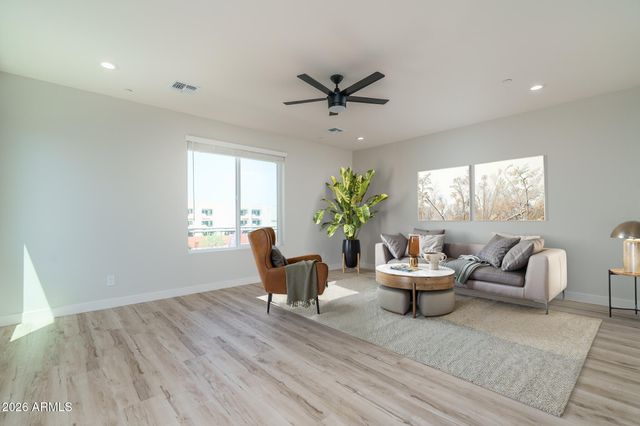 2601 E CLARENDON Avenue 14, Phoenix, AZ 85016
