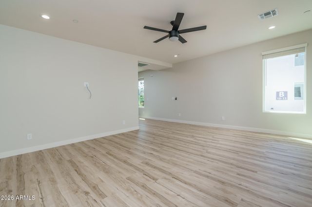 2601 E CLARENDON Avenue 14, Phoenix, AZ 85016