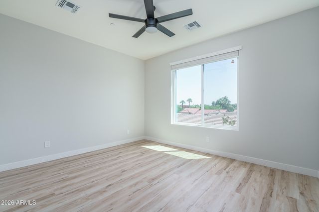 2601 E CLARENDON Avenue 14, Phoenix, AZ 85016