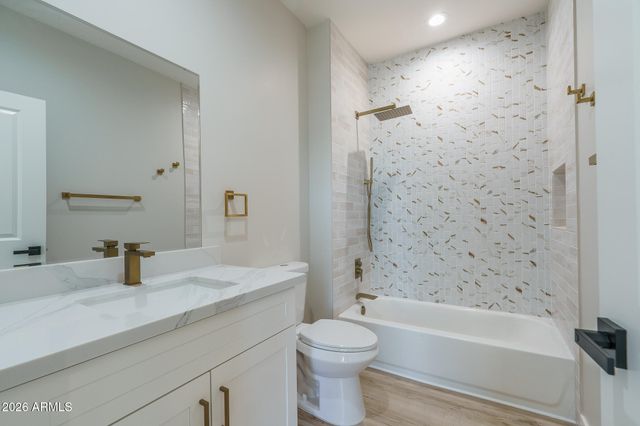 2601 E CLARENDON Avenue 14, Phoenix, AZ 85016