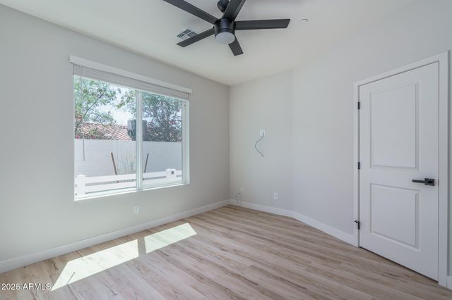 2601 E CLARENDON Avenue 14, Phoenix, AZ 85016