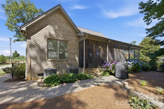 1005 S Point Road, Belmont, NC 28012