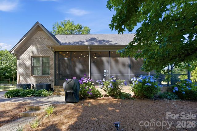 1005 S Point Road, Belmont, NC 28012